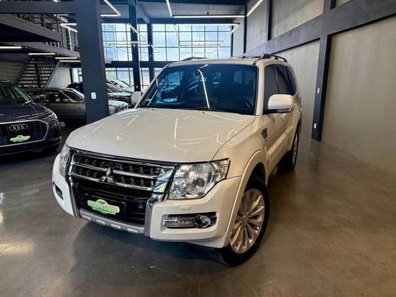 MITSUBISHI PAJERO FULL 3.2 HPE 4X4 16V TURBO INTERCOOLER DIESEL 4P AUTOMÁTICO MITSUBISHI PAJERO FULL 3.2 HPE 4X4 16V TURBO INTERCOOLER DIESEL 4P AUTOMÁTICO
